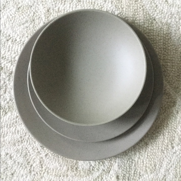 Modern taupe speckled dish set - Picture 1 of 3